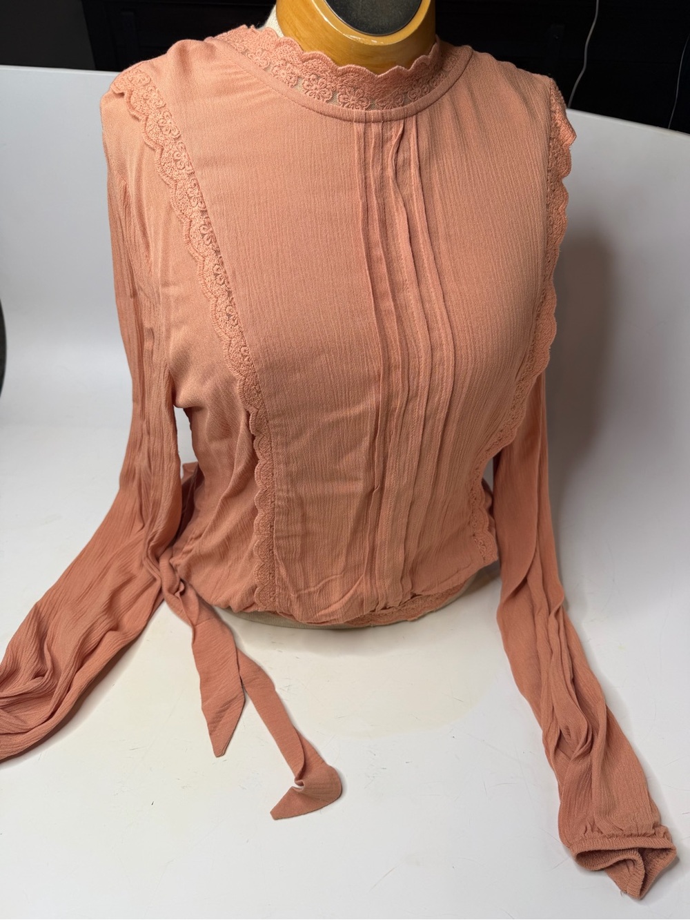 Scallop-Trim Long Sleeve Top in Dusty Rose